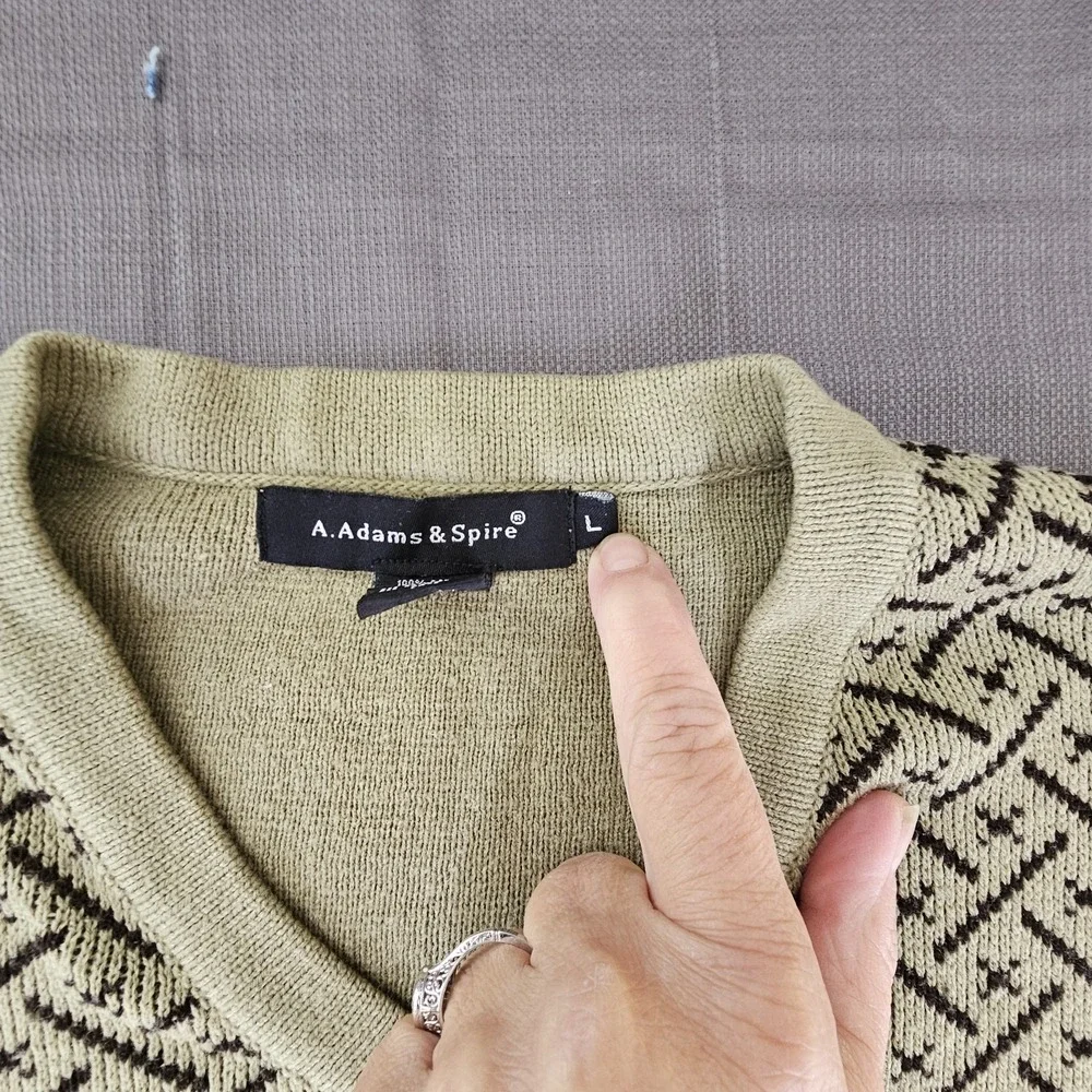 A. Adams & Spire v-neck sweater vest tan/black Size LG